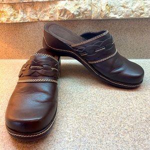 Croft & Barrow Viva Brown leather slip on mules